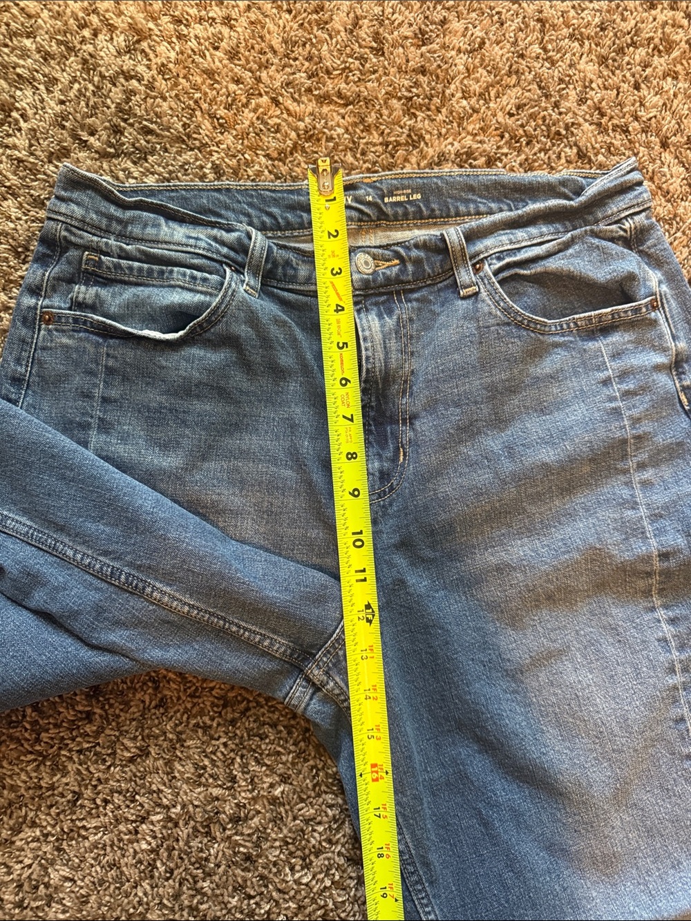 Old navy barrel leg jeans - Picture 4 of 6